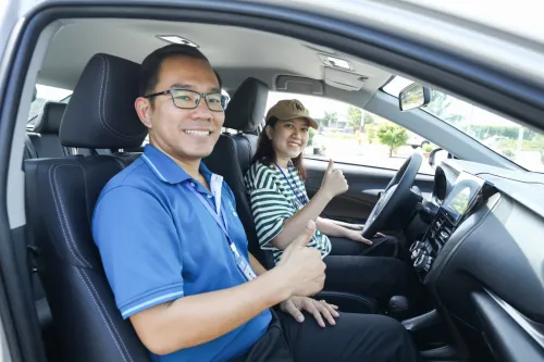 Dạy lái xe và bổ túc tay lái